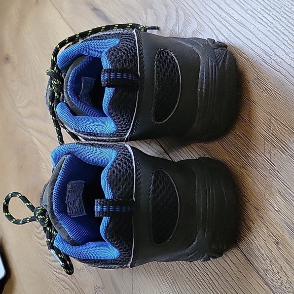 Rugged outback hiking sneakers - Picture 6 of 8